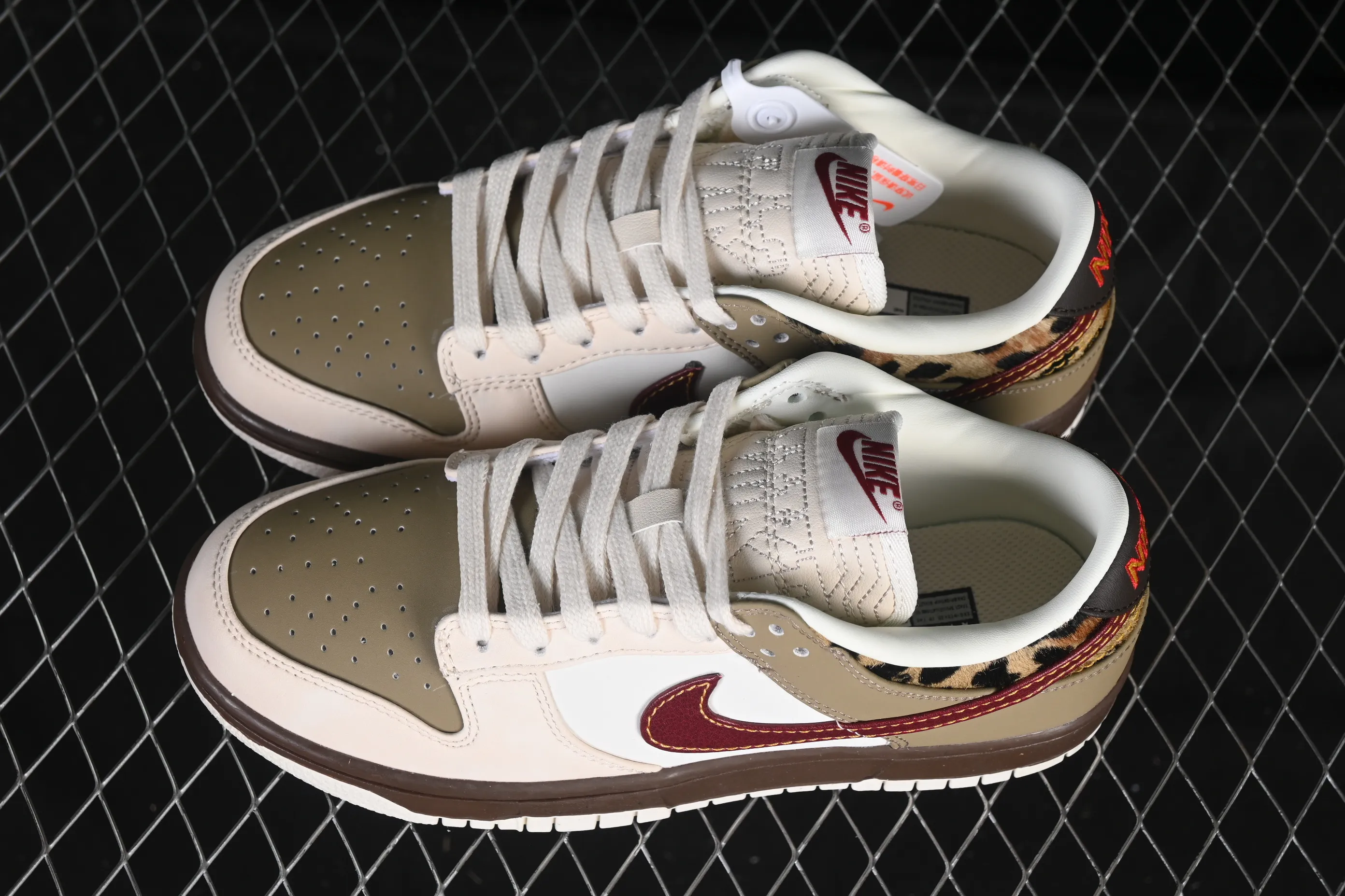All categories Nk SB Dunk Series Nk SB Dunk Low low-top sneakers Nike SB Dunk Low "Khaki Leopard" beige zebra hair low-top casual sneakers IM6687-262
